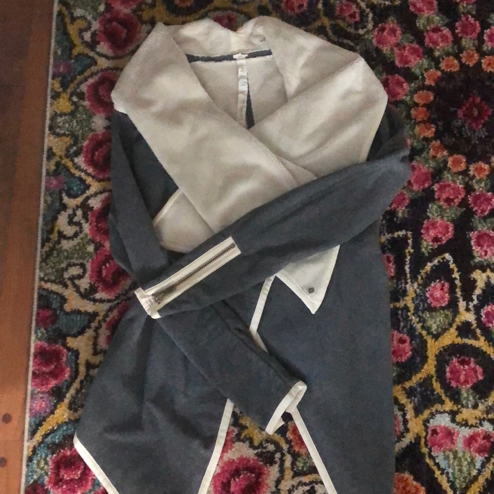 Lululemon wrap size 6